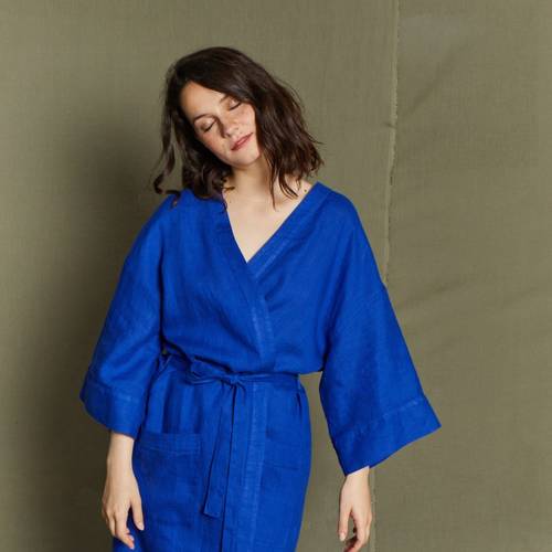 Qui a dit qu’en pyjama on manquait de style ? Sûrement pas nous !
Ce kimono est non seulement confortablement doux, mais il est aussi ceinturé pour ajouter ce côté mode !
Fini la honte d'aller ouvrir la porte à l'improviste, même en pyjama !
Retrouvez-le vite sur ZYGA.fr avec offert -30% sur toute la collection Maison avec le code ZYGA30
Il vous attend avec impatience !

-- 🇬🇧

Who said that in our pajamas we're not fashionable ? Surely not us!
Not only is this kimono comfortably soft, but it also has a belt to add that fashion side!
No more shame to open the door unexpectedly, even in pajamas!
Find it quickly on ZYGA.fr with -30% off on the entire Maison collection with the code ZYGA30
It is waiting for you!

#ZYGAParis #Kimono #LinenKimono #Moderesponsable #Lin #Matieresnaturelles #Homewear #LinenLovers #ModeEthique #GetTheLookLinen #Fashionable #SleepWear #Marqueengagee
